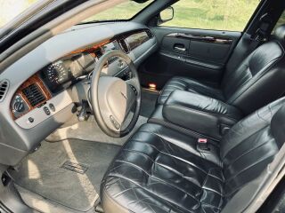 Lincoln Town Car 4.6 V8 153kW