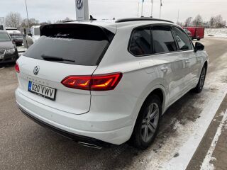 Volkswagen Touareg R-line 3.0 V6 170кВ