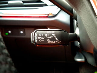 Skoda Enyaq Lounge interior 70kW