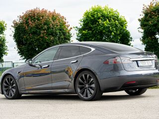Tesla Model S 75D 158kW