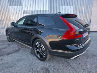 Volvo V90 Cross Country Pro D5 AWD Onyx Black 2.0 D5 173kW