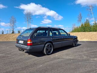 Mercedes-Benz E 250 2.5 83kW