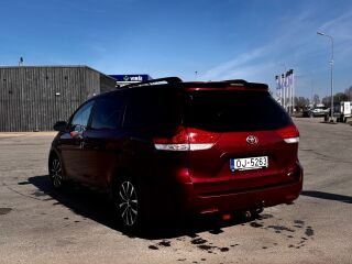 Toyota Sienna XLE 3.5 V6 197kW