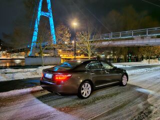 Lexus LS 600h 5.0 V8 290kW