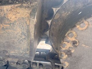 Komatsu PC210-11