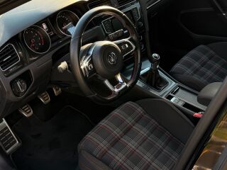 Volkswagen Golf GTI 2.0 162kW