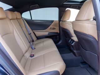Lexus ES 300h 2.5 131kW
