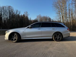 Mercedes-Benz E 300 AMG / Pano / Burmester / AIRMATIC 2.0 225kW