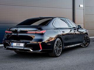 BMW 740 d xDrive M-Sportpakett 3.0 R6 210кВ