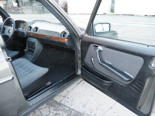 Mercedes-Benz 230 E 2.3 R4 100kW