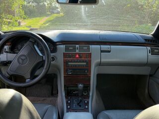 Mercedes-Benz E 320 3.2 165kW