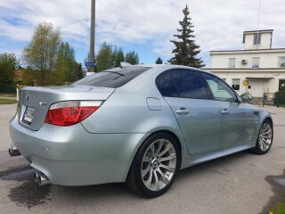 BMW M5 5.0 V10 373kW