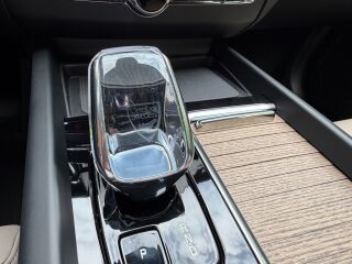 Volvo XC60 PLUS DARK B5 250Hj petrol 2.0 184kW