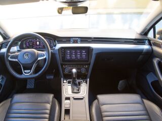 Volkswagen Passat R-Line Variant 4Motion 2.0 BIT TDI 176кВ