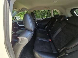 Toyota RAV4 Luxury PLUS Multidrive S Pearl White 2.0 129кВ