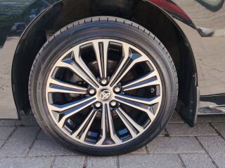 Toyota Corolla Hybrid  Sedan  1.8 hybrid 122 hp  e-CVT  f 1.8 hybrid 72kW