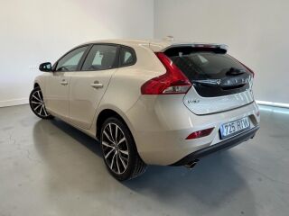 Volvo V40 Facelift Momentum 2.0 110кВ