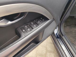 Volvo V70 MOMENTUM 2.4 R5 D5 136kW