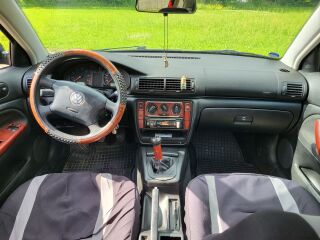 Volkswagen Passat B3 1.6 74кВ