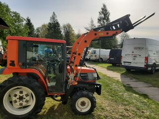 KUBOTA GT26 Cabin frontaallaadur