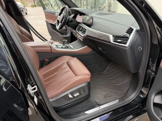 BMW X5 M50 M50i 4.4 V8 390kW