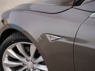 Tesla Model S 85D 384KW 158kW