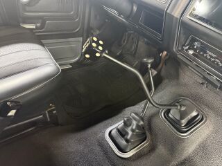 Ford Bronco Custom 4.9 in-line 6 cylinders
