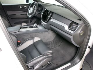 Volvo XC60 AWD PLUS BRIGHT INTELLI SAFE PRO 2.0 T6 Recharge Long Range Plug In Hybrid