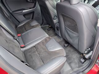 Volvo XC60 R-DESIGN LINE AWD 2.4 D5 140kW