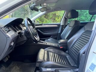 Volkswagen Passat R-Line 2.0 R4 140kW