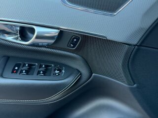 Volvo XC90 R DESIGN AWD 2.0 165кВ
