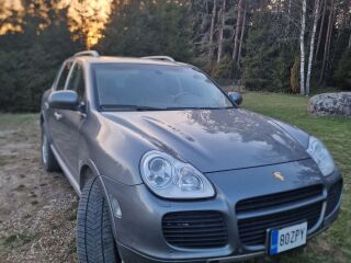 Porsche Cayenne Turbo 4.5 v8 331kW