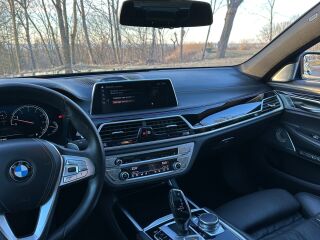 BMW 750 M Sport 4.4 330кВ
