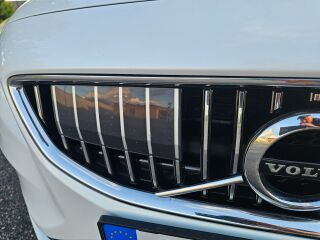 Volvo V40 Inscription 2.0 88кВ