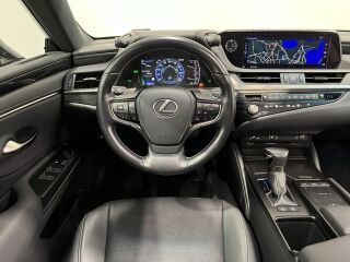 Lexus ES 300h 2.5 131kW