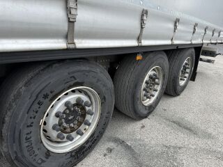 Schmitz Semitrailer Curtainsider Standard