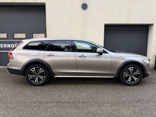 Volvo V90 Cross Country Intelli Safe Pro AWD Luxury MY22 2.0 B5 KERS MILD Kerghübriid 183kW