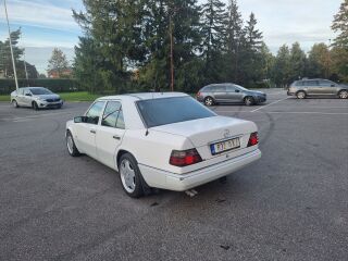 Mercedes-Benz E 250 3.0 R6 83kW