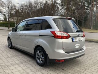 Ford Grand C-Max Titanium 1.0 74кВ
