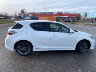 Lexus CT 200h F-sport 1.8 73kW