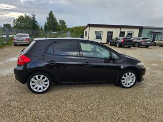 Toyota Auris 2.2 130кВ