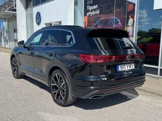 Volkswagen Touareg Elegance 3.0 V6 TDI 170кВ