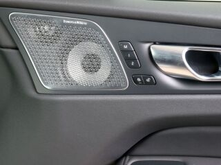 Volvo XC60 AWD ULTRA DARK LUXURY XENIUM FULL 2.0 T8 Recharge Long Range Plug-In-Hybrid MY26 335kW
