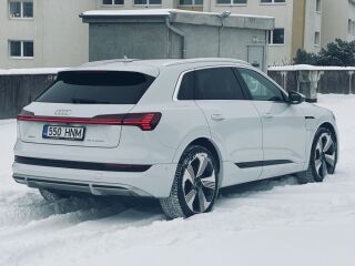 Audi e-tron 55 quatrro S-line 300kW 158kW