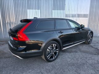 Volvo V90 Cross Country Pro D5 AWD Onyx Black 2.0 D5 173kW