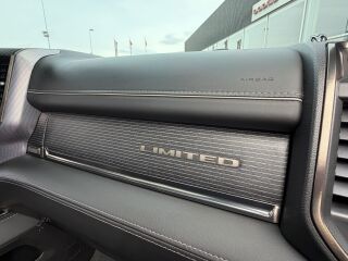 Ram 1500 Limited Night Crew Cab 5.7 V8 Hemi 395hp