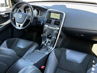Volvo XC60 Momentum R-Design Edition 2.0 D3 110kW