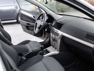Opel Astra Elegance Facelift 1.6 85кВ
