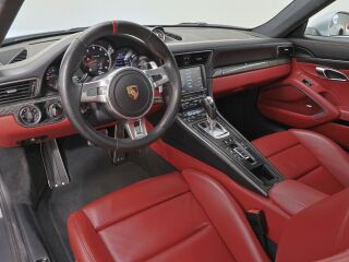Porsche 911 Turbo S 3.8 412kW