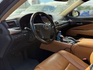 Lexus LS 460 4.6 268kW